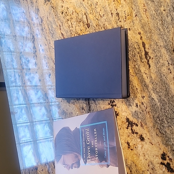 Dave Grohl life story 📚 book - Picture 5 of 11